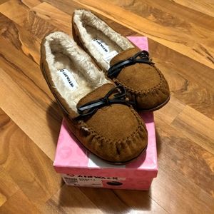 Woman's moccasin flats